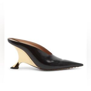 $1600 BOTTEGA VENETA
Rocket 90MM Leather Wedge Mules size Left 35.5 and right 36